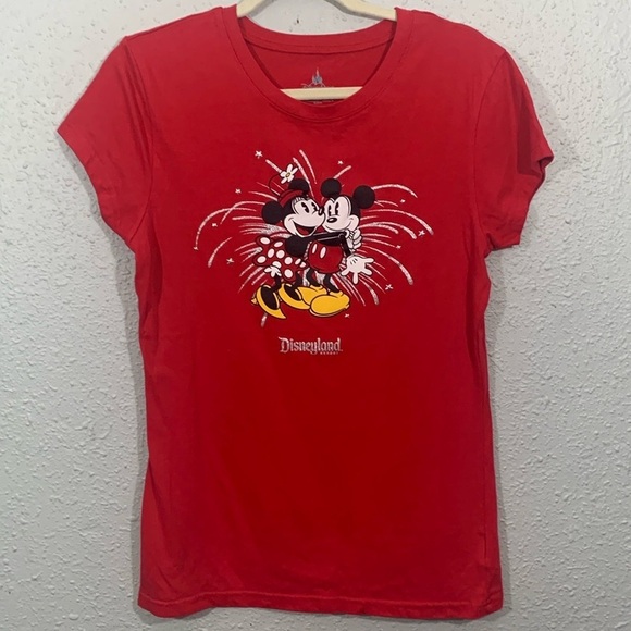 Disney Parks Mickey & Minnie Celebrate Fireworks Screen Print Tee size M - Picture 1 of 10